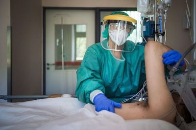 Primer paciente con COVID-19 que sale de terapia intensiva - Nacionales - ABC Color