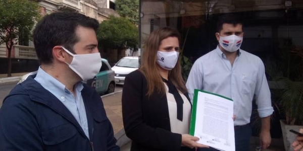 HOY / Insumos médicos truchos: Diputados amplían denuncia contra el Ministerio de Salud