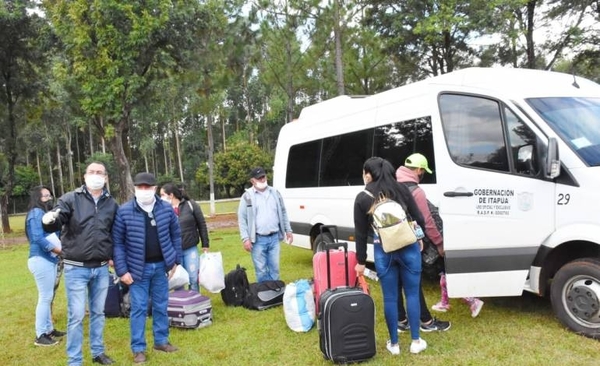HOY / Unos 100 connacionales llegaron hoy al país y otros 34 fueron dados de alta