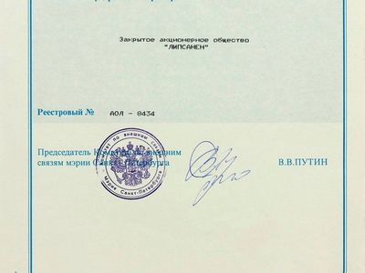 Subastan firma de Vladimir Putin del año 1995