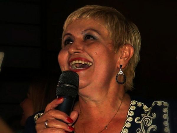 Tras larga lucha, fallece la cantante Stella Pedrozo