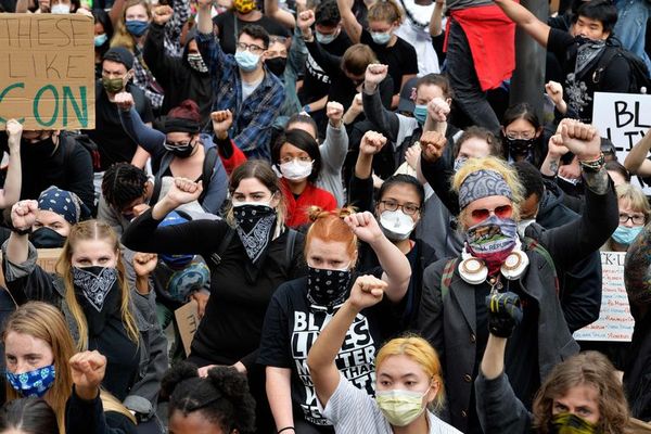 Los estadounidenses blancos se suman en masa a las protestas contra el racismo - Mundo - ABC Color