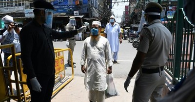 India reabre lugares de culto y centros comerciales pese a la persistencia de la pandemia