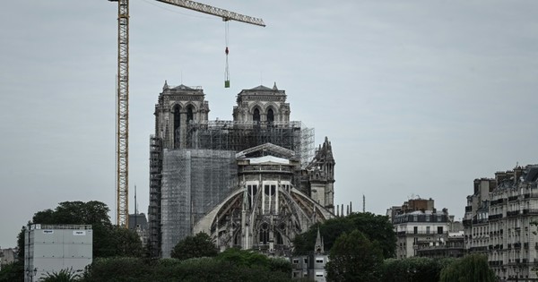 Empieza la delicada retirada del andamio de Notre Dame de París, etapa clave para su restauración