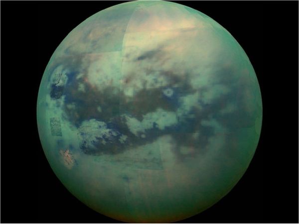 Titán se aleja de Saturno 100 veces más rápido de lo estimado
