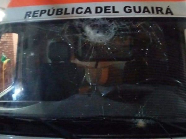 Vecinos queman antena y rompen parabrisas de bomberos
