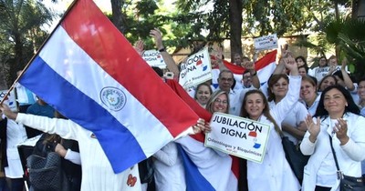 Reglamentan jubilaciones para odontólogos y bioquímicos