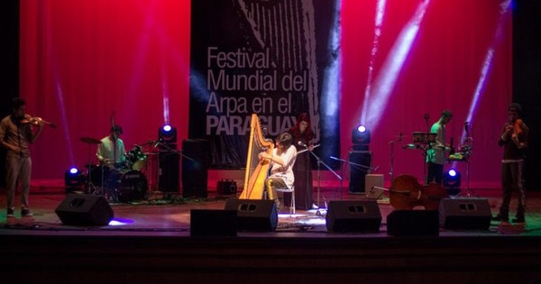 Celebran al arpa en Nde Rógape