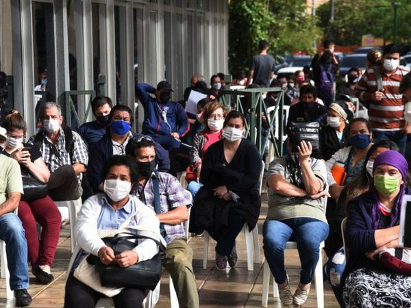 Siguen largas filas en ANDE y reclamos por facturación