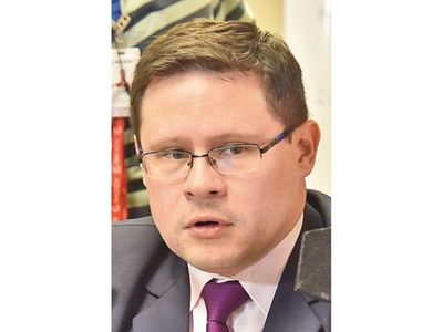 Ejecutivo posterga las retenciones de renta y del IVA