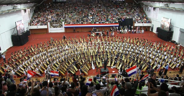 Diez videos para conmemorar el Día Nacional del Arpa Paraguaya