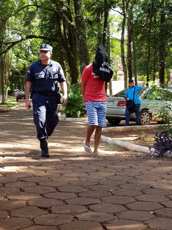 Apresan a adicto cuando pretendía robar piezas de motos del patio de la comisaría