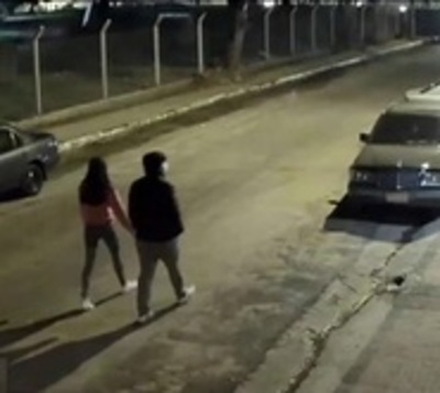 Motochorro ataca a balazos a jóvenes para asaltarlos - Paraguay.com