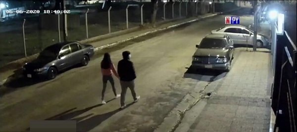 Motochorro ataca a balazos a jóvenes para asaltarlos | Noticias Paraguay