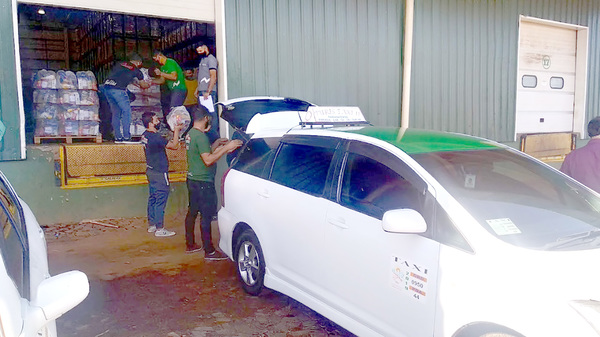 Trabajadores taxistas están endeudados y no reciben ninguna ayuda del Gobierno