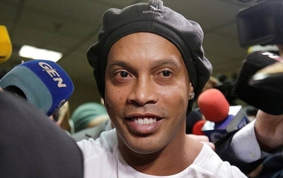 HOY / Sol de América coquetea con la idea de fichar a Ronaldinho