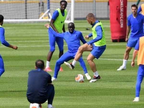 Kanté vuelve a los entrenamientos con sus compañeros
