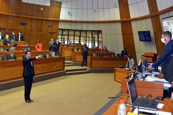 Diputado Hernán Rivas admitió que no posee matrícula de abogado pero será miembro del Jurado de Enjuiciamiento de Magistrados - A La Gran 7-30 - ABC Color