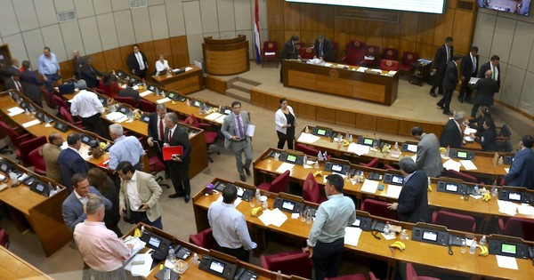 Senado cuenta con 87 candidatos para el cargo de subcontralor