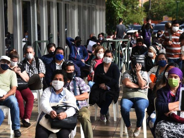 Largas filas en la ANDE desde tempranas horas