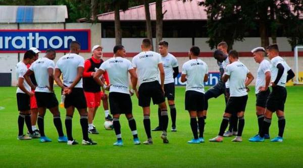 Los futbolistas en Ecuador retomarán entrenamientos sin bajas por COVID-19