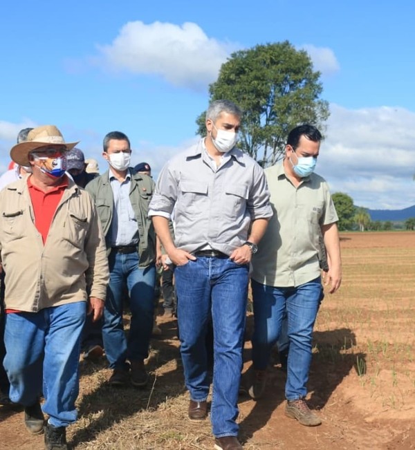 El gobierno avanza en obras sociales y apoyo a pequeños productores - El Trueno