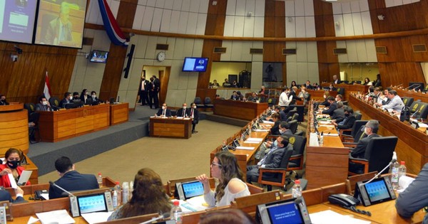 Recorte de gastos: Aprueban en general y aplazan su estudio en particular