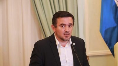 Envían al archivo voto censura a Eduardo Petta
