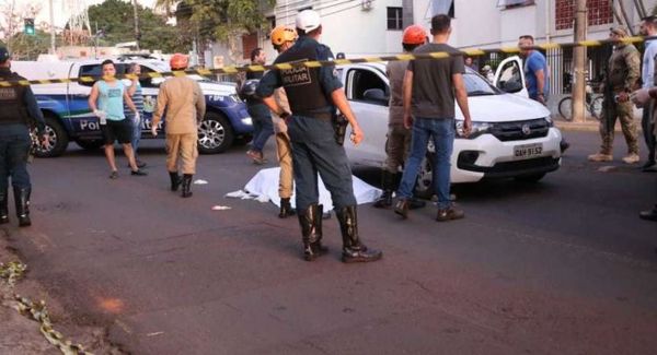 Sicarios ejecutan a tiros a dos policías civiles en pleno centro de Campo Grande