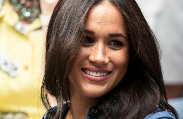 La potente frase sobre las mujeres que Meghan Markle escribió en su anuario escolar y que ahora es viral - C9N