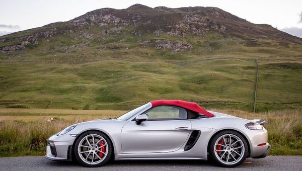 Porsche Paraguay presentó dos nuevos deportivos para los amantes de las pistas