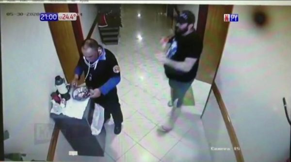 Líder del Comando Vermelho huyó del hospital disfrazado de médico | Noticias Paraguay