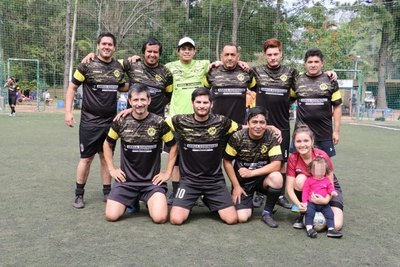 Fútbol y chupi son los últimos de la cuarentena inteligente | Crónica