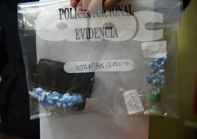 Detienen a una mujer por tenencia de sustancias prohibidas en zona del Cabildo - Nacionales - ABC Color