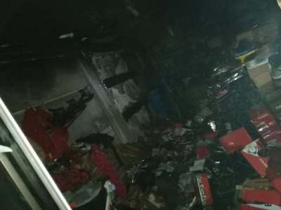 COMERCIO SE INCENDIÓ ESTA MADRUGADA EN EL CIRCUITO COMERCIAL