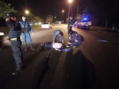 Mujer fallece tras caer de motocicleta y golpear la cabeza en Hernandarias