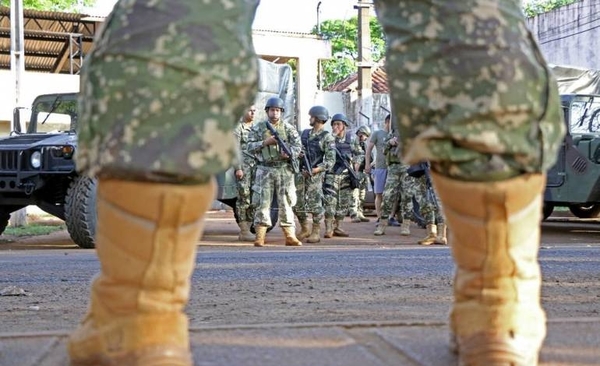 HOY / Militar niega ronda de tragos y relaciones en albergue: "Dios mío, de dónde sacan esto"