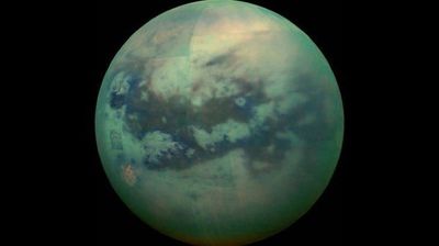 Titán se aleja de Saturno 100 veces más rápido de lo estimado - Campo 9 Noticias