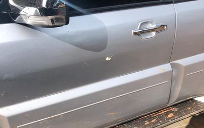 Atacan a balazos a encargado de estancia