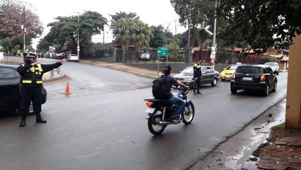 Céntrica calle que lleva a la ruta Luque-San Ber, vuelve a ser doble sentido • Luque Noticias