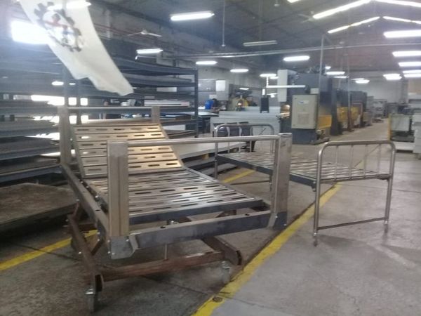 Industria metalúrgica Cominsa tiene capacidad para proveer de 100 camas al mes para sistema de Salud, dicen - Notas - ABC Color
