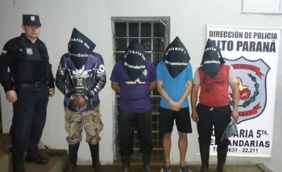Cuatro sujetos caen con armas de fuego en puesto de control policial