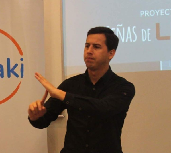 Joven denuncia discriminación: Quiere realizar curso de lengua de señas, pero se lo niegan por no padecer discapacidad