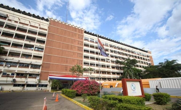 HOY / Médicos se ven obligados a usar medicamentos truchos en IPS: “Estamos en figurillas”