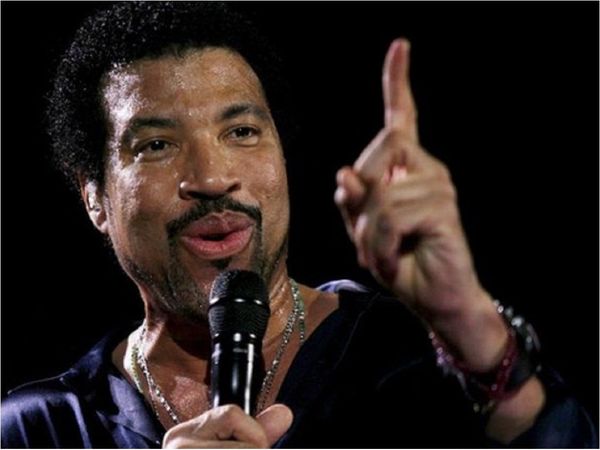 Disney prepara una cinta musical basada en las canciones de Lionel Richie