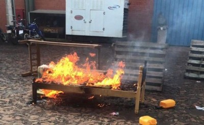Queman colchones en albergue y exigen entrega de resultados de test