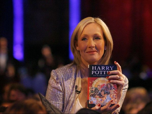 JK Rowling dice que fue víctima de abuso doméstico y ataque sexual