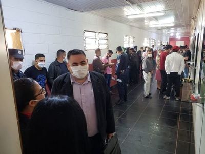 Irónico: Imputados denuncian aglomeración en sede de la Fiscalía
