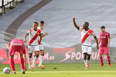 Advíncula devuelve la sonrisa al Rayo - Fútbol - ABC Color