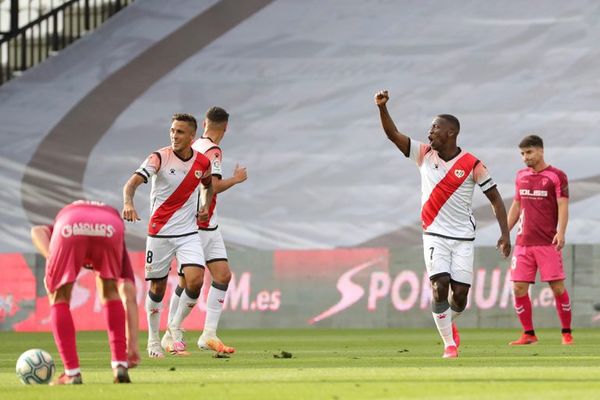 Advíncula devuelve la sonrisa al Rayo - Fútbol - ABC Color